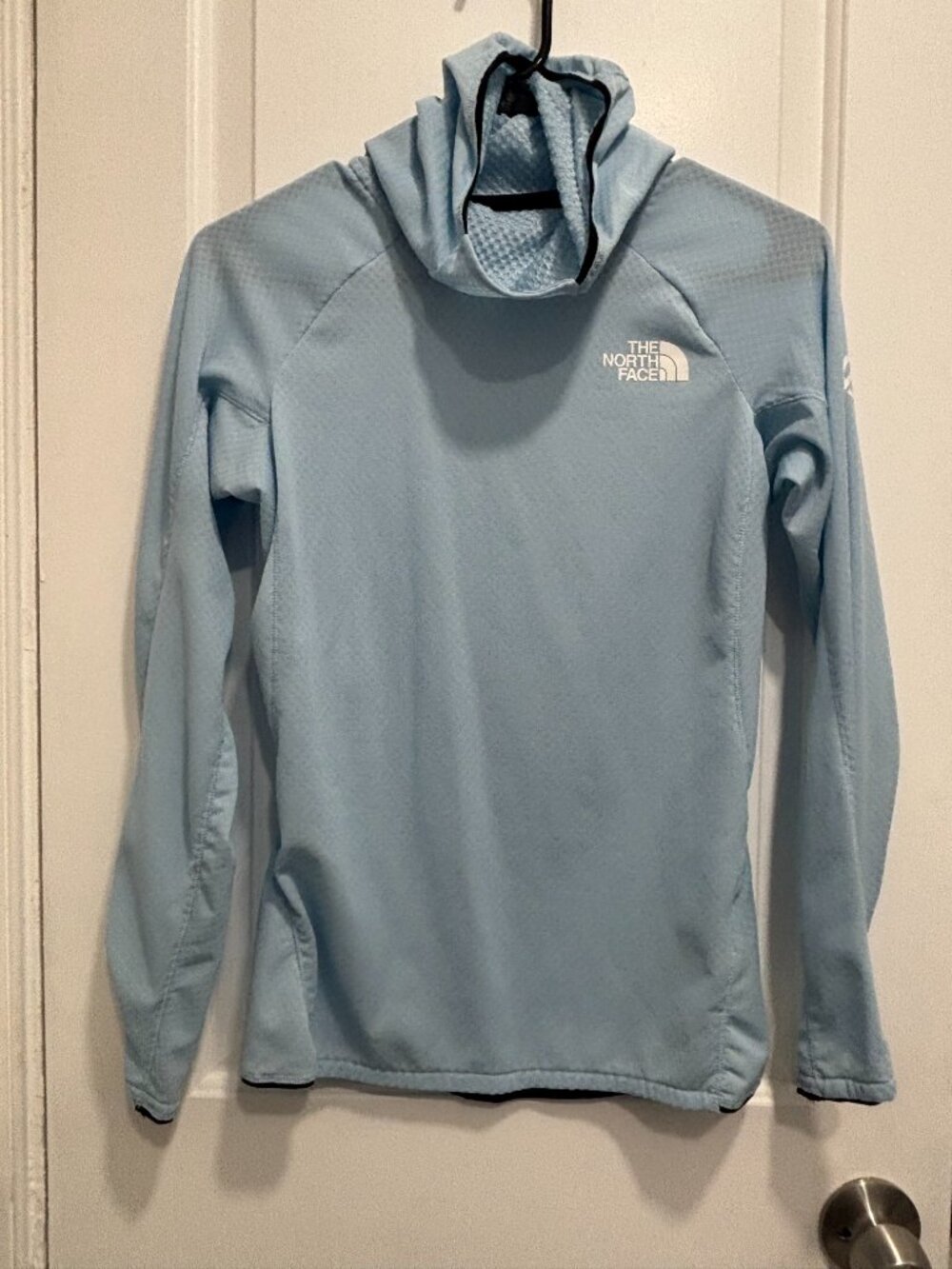 The North Face Sunriser Hoodie, breathable mesh, light blue